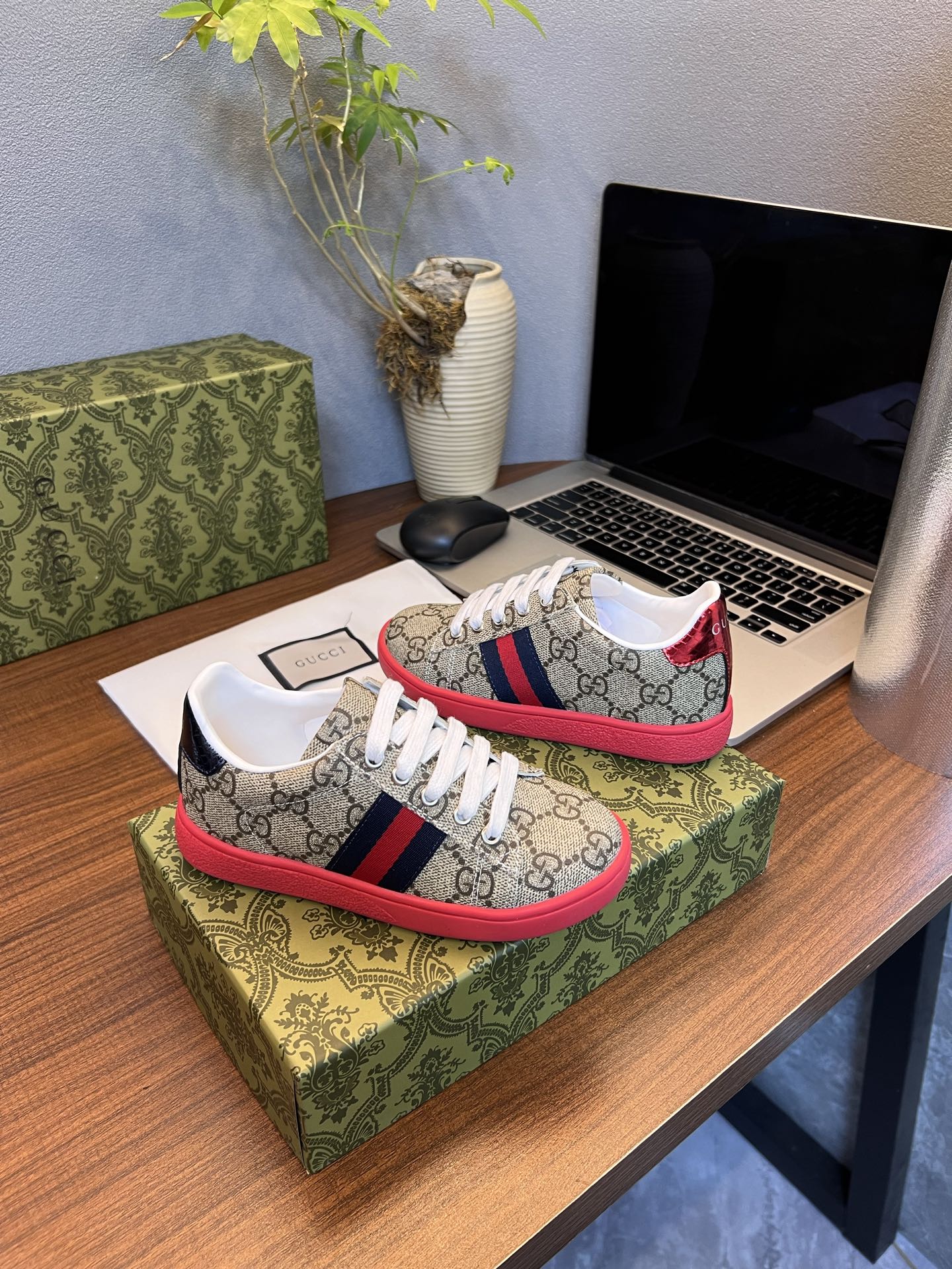Children's shoes child
